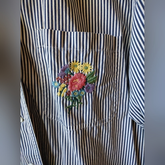 LIKE NEW Vtg Stefano World Wide Floral Embroidered Pocket Button Down Top - Picture 2 of 4
